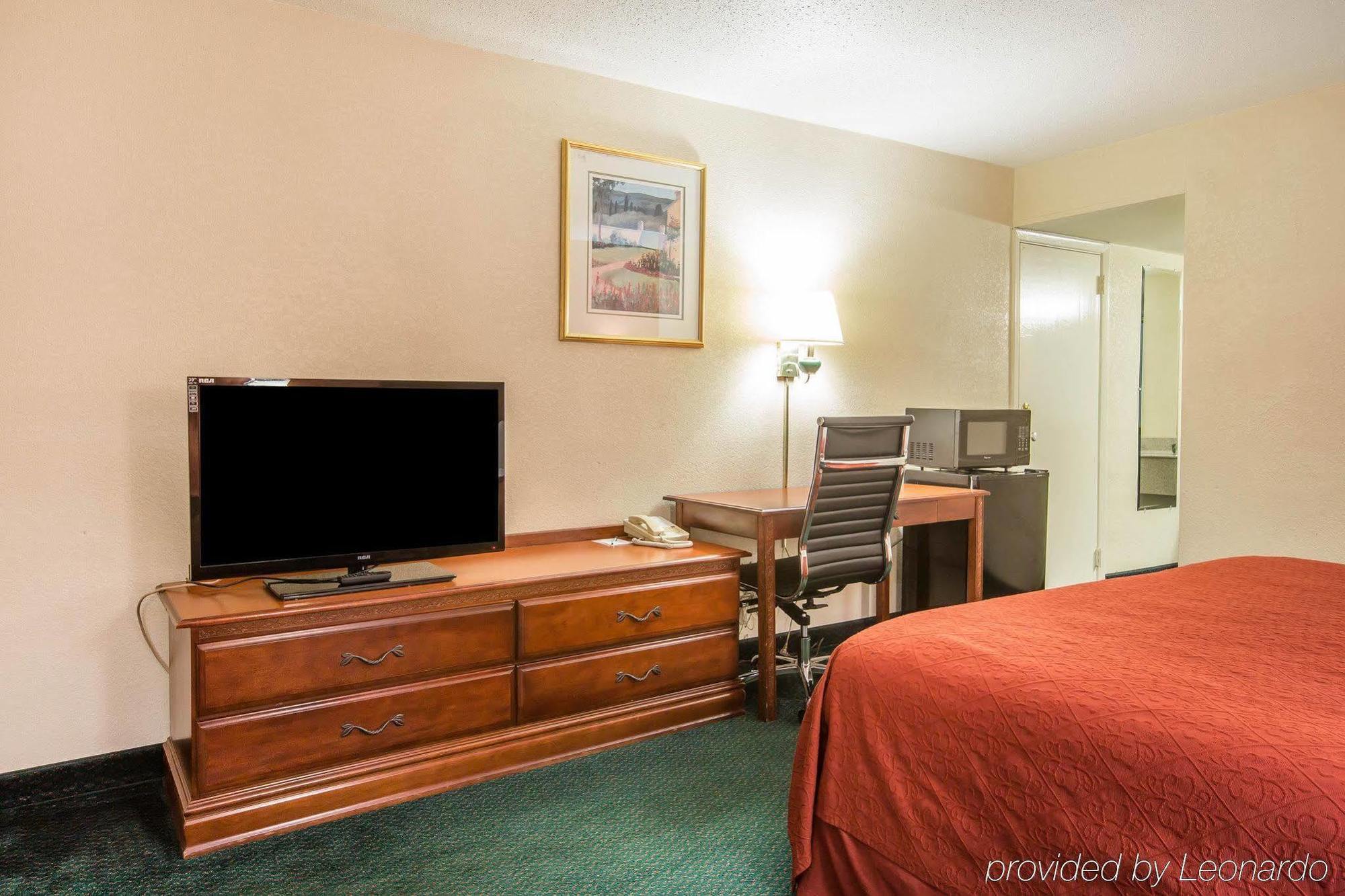 Quality Inn Atlanta Northeast I-85 Чембли Экстерьер фото